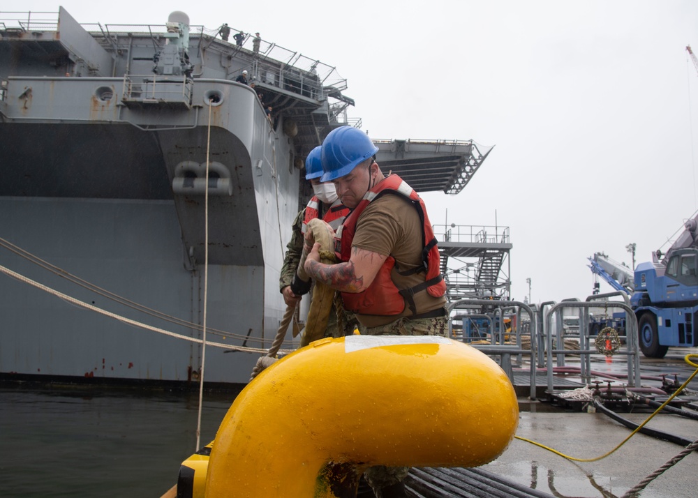 DVIDS - Images - CFAS Port Ops Conducting Line Handling [Image 1 of 3]