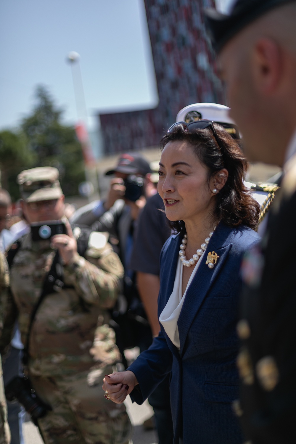 U.S. Ambassador Yuri Kim speaks with Florida Army National Guard Soldiers