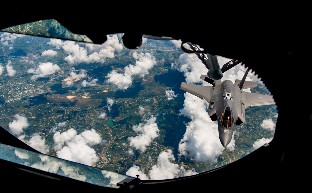 Bloody Hundreth refuels Astral Knight 21