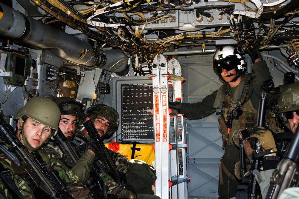U.S. Marines Train Alongside Força de Fuzileiros nº2