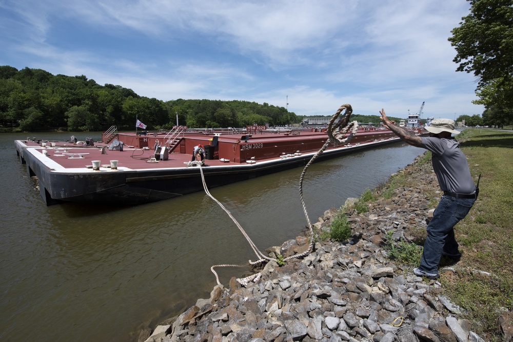 Cheatham Lock helps fuel Middle Tennessee in wake of pipeline shutdown