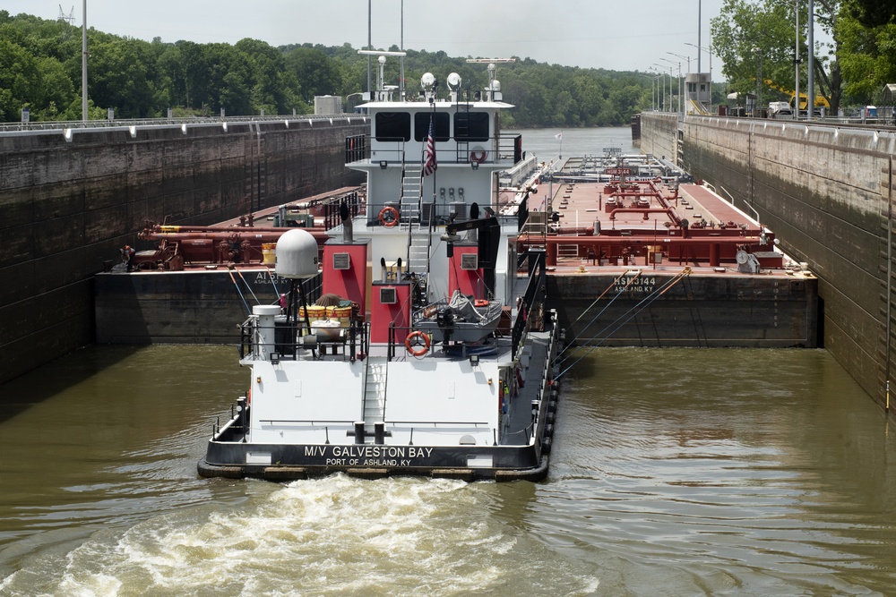 Cheatham Lock helps fuel Middle Tennessee in wake of pipeline shutdown