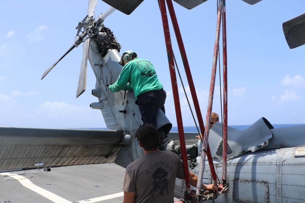 HSC 22 Sailors Conduct Phase Maintenance