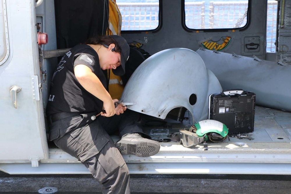 HSC 22 Sailors Conduct Phase Maintenance