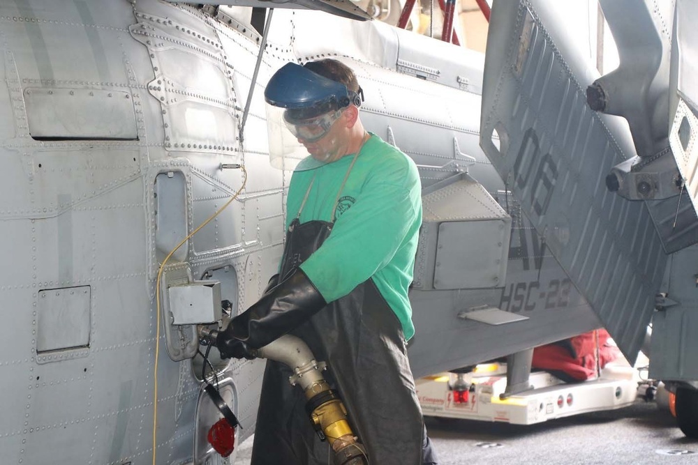 HSC 22 Sailors Conduct Phase Maintenance
