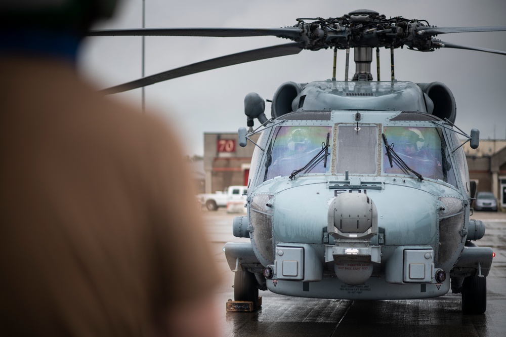 MH-60 Prepares for Lift