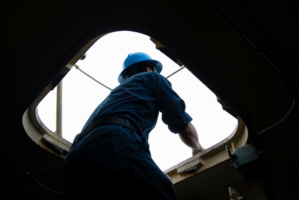 USS Sioux City Sailor Conducts Sea and Anchor Detail