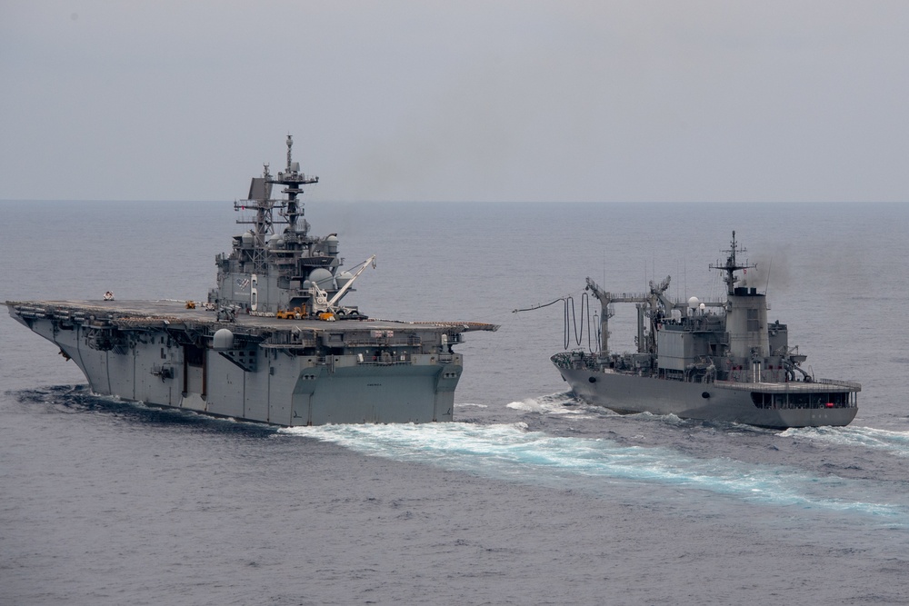USS America conducts RAS with JS Hamana