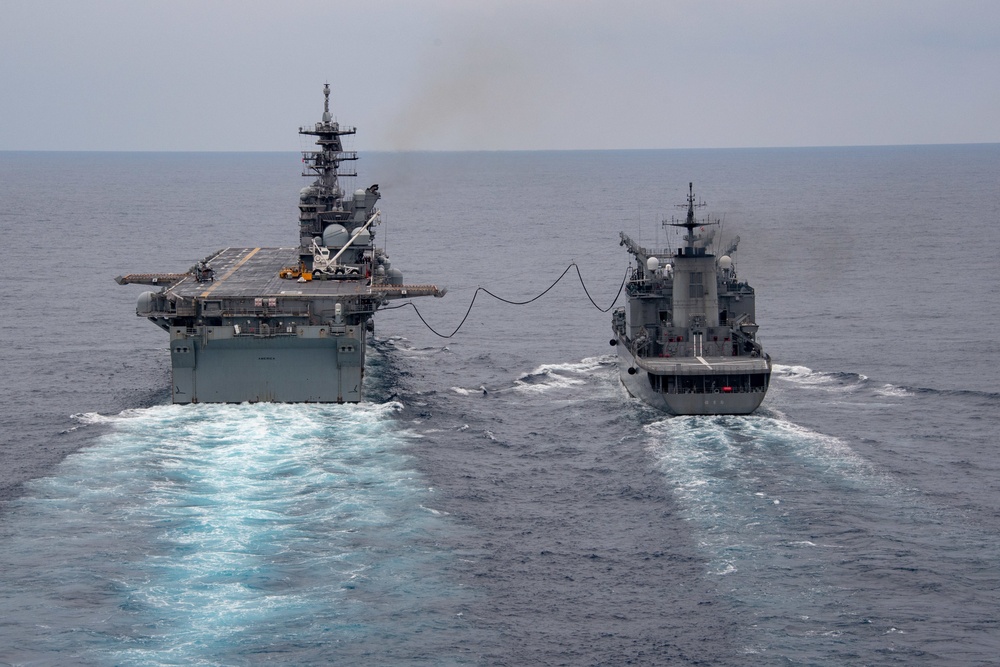 USS America conducts RAS with JS Hamana