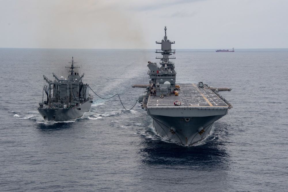 USS America conducts RAS with JS Hamana