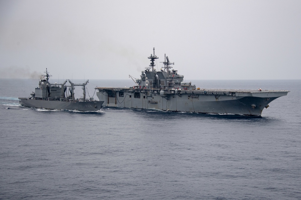 USS America conducts RAS with JS Hamana