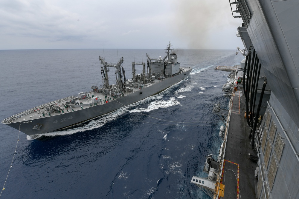 USS America conducts RAS with JS Hamana