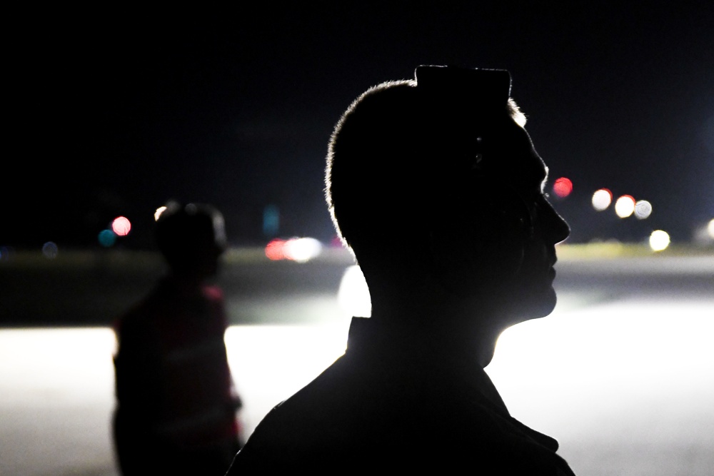 354th performs hot refueling at night