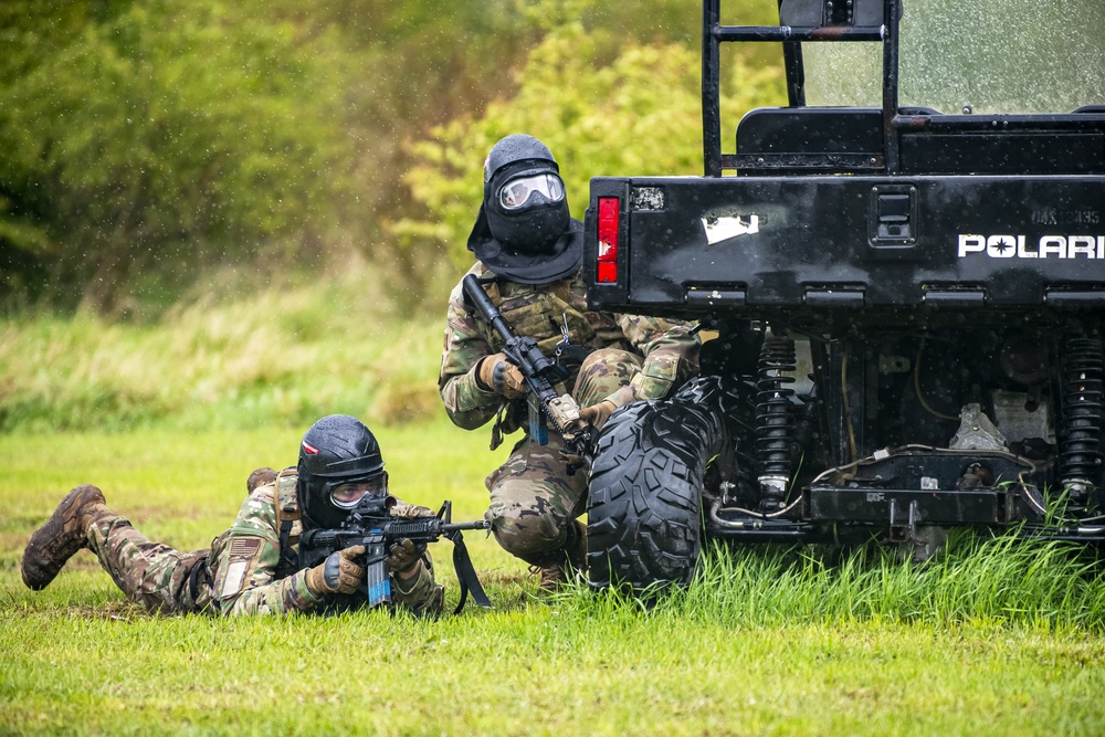 422, 423 SFS come together for Force on Force training