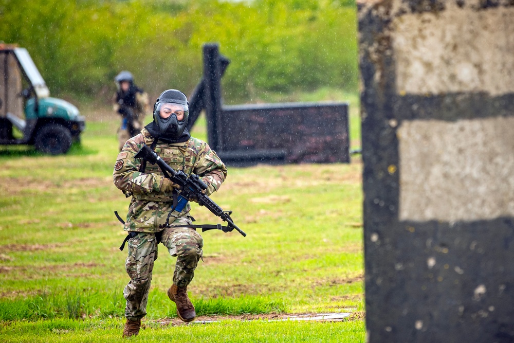 422, 423 SFS come together for Force on Force training