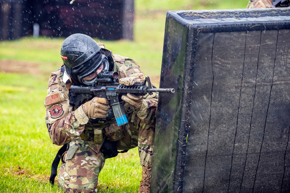 422, 423 SFS come together for Force on Force training