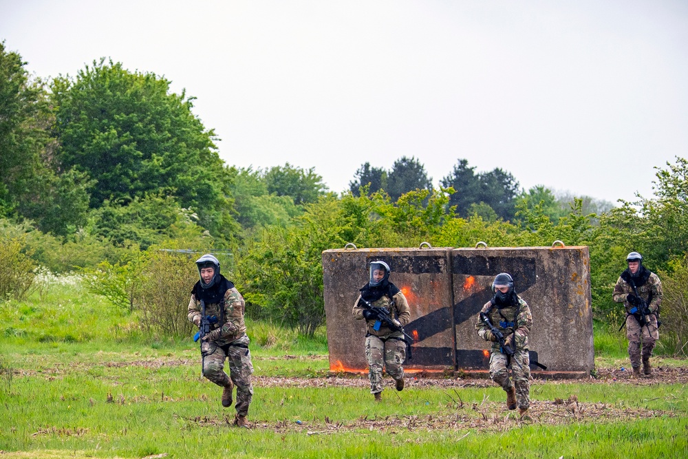 422, 423 SFS come together for Force on Force training