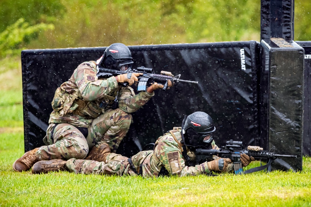 422, 423 SFS come together for Force on Force training