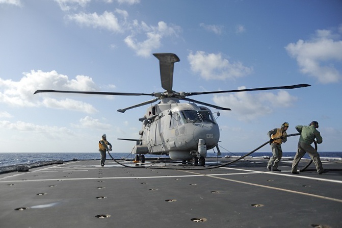 EH101 Gancio helicopter refuels on ITS Andrea Doria