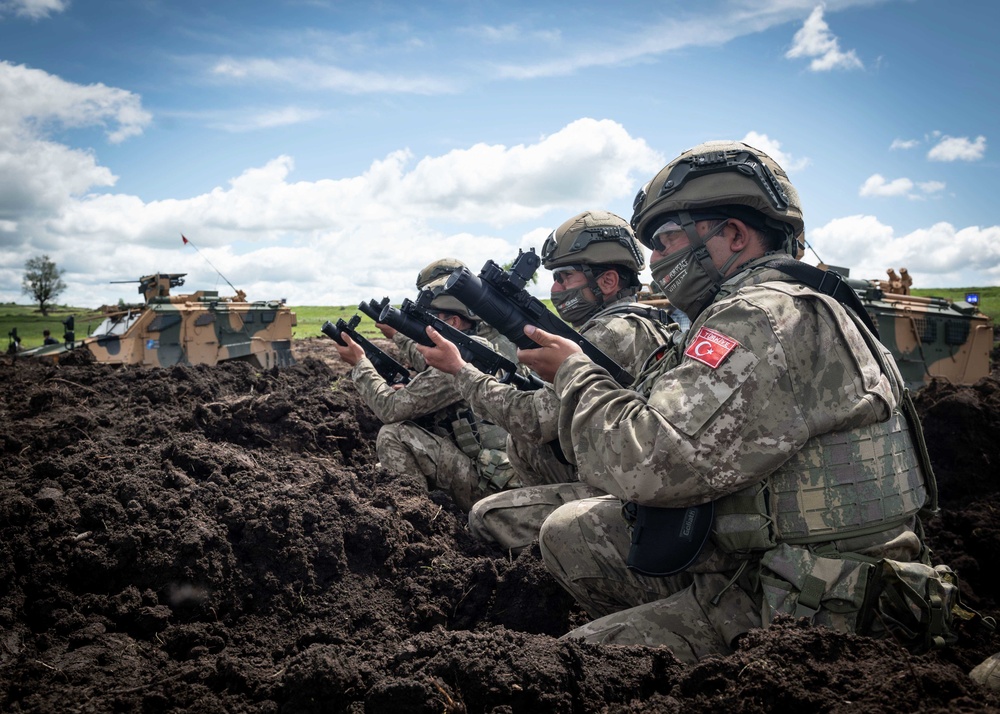 Soldiers from the Turkish Army SPH Battalion conduct a live fire exercise with the AK40-GL Bombaatar during Exercise Steadfast Defender 2021