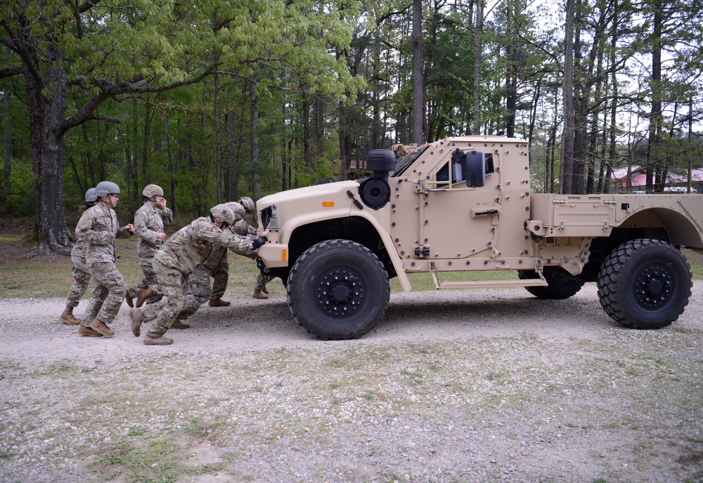 USAJFKSWCS Soldiers Compete in Commander's Cup