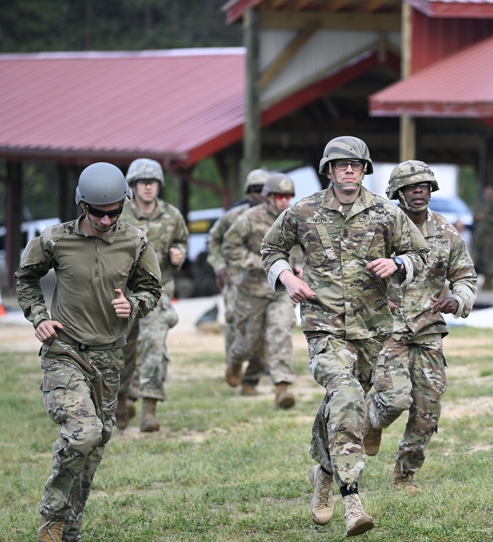 USAJFKSWCS Soldiers Compete in Commander's Cup