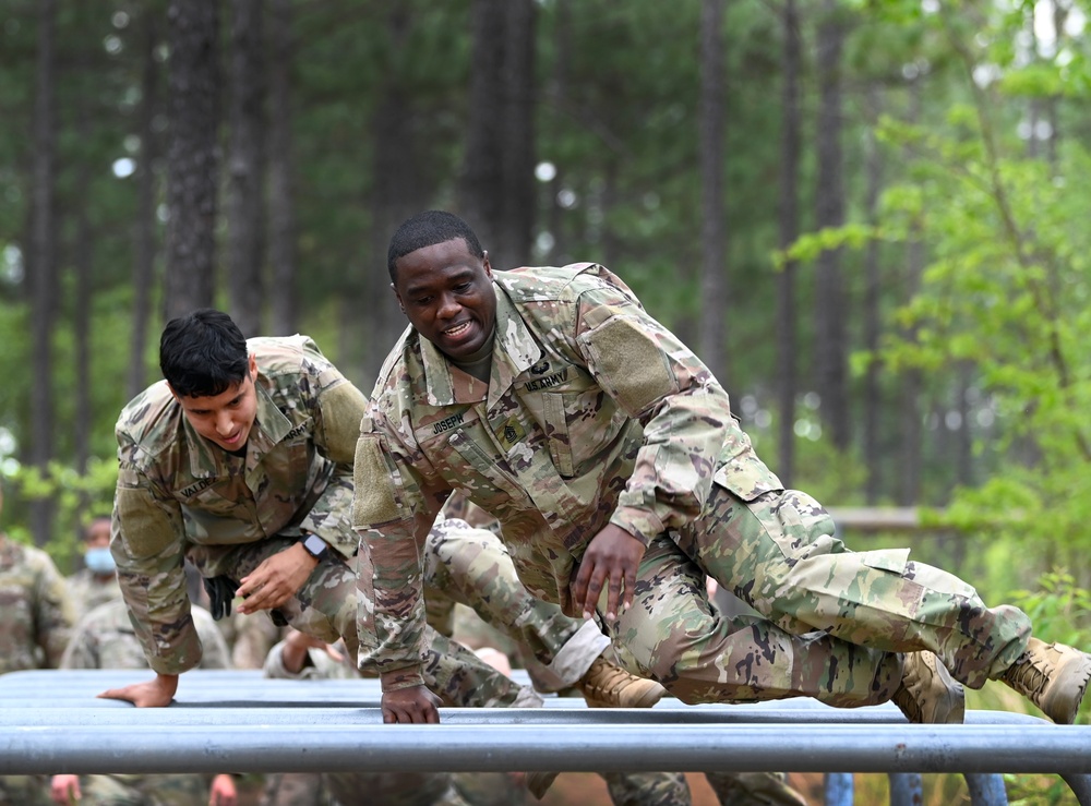 USAJFKSWCS Soldiers Compete in Commander's Cup