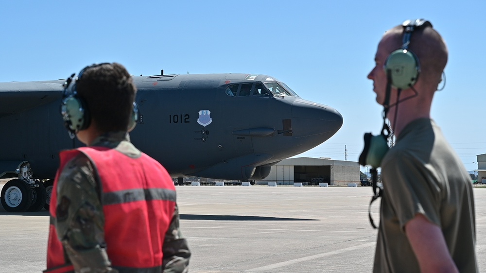 96th AMU Keeping the Buffs in the Air