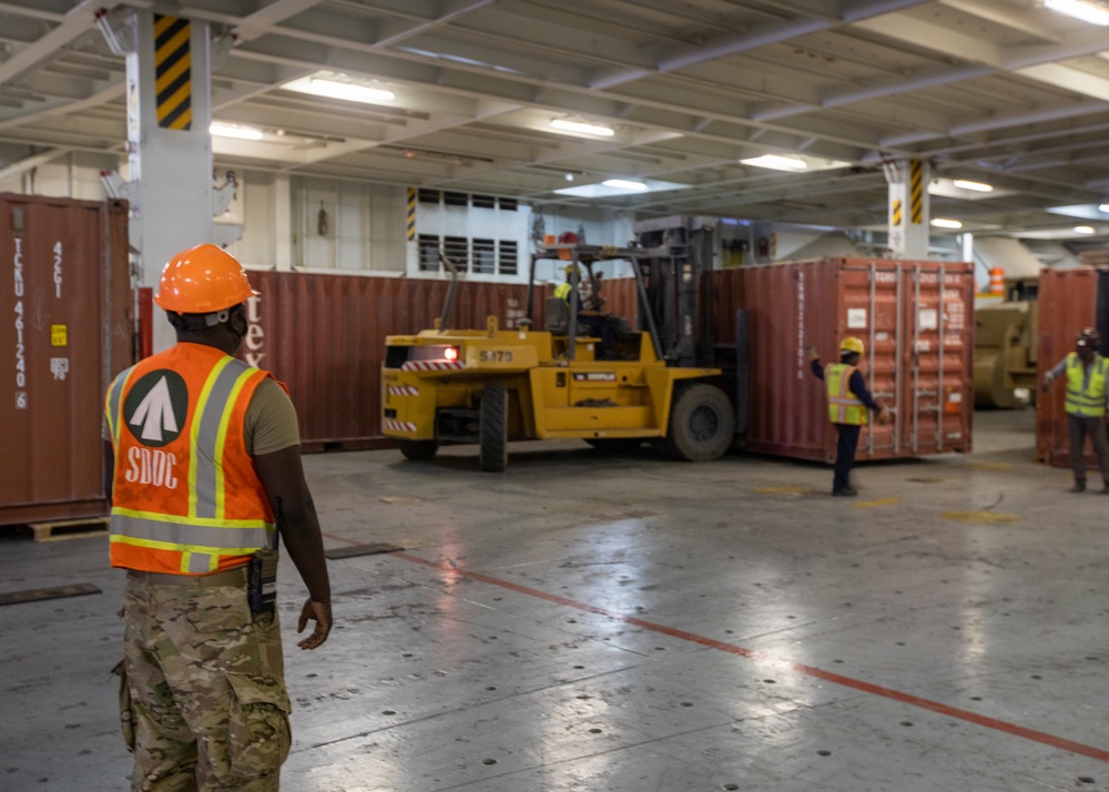 Sentinel Soldiers Offload Last Vehicles and Containers from Qatari Installation Shutdown