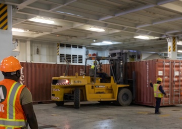 'Sentinel Soldiers' offload CTEF vehicles, containers from Qatari base shutdown