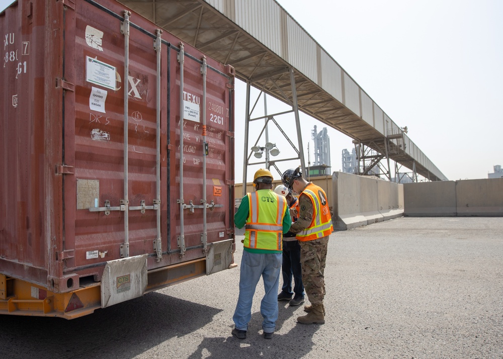 Sentinel Soldiers Offload Last Vehicles and Containers from Qatari Installation Shutdown