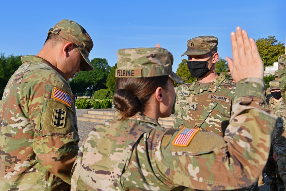 MA National Guardsmen hold Reenlistment Ceremony at Lincoln Memorial