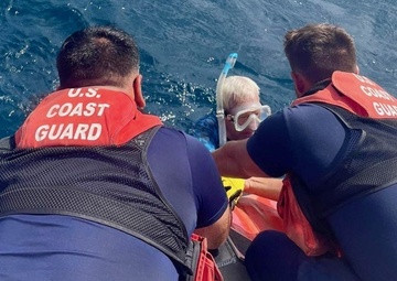 Coast Guard crews rescue diver in distress off Dutchcap Cay in St. Thomas, U.S. Virgin Islands