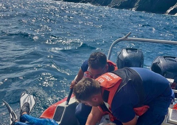 Coast Guard crews rescue diver in distress off Dutchcap Cay in St. Thomas, U.S. Virgin Islands