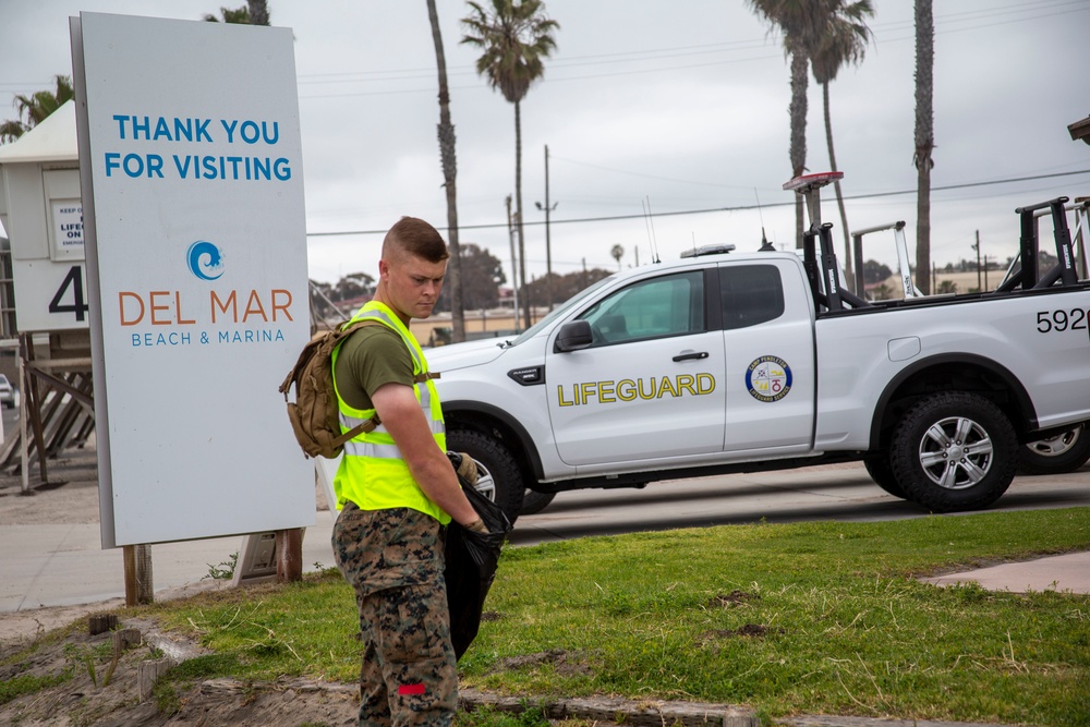 Pendleton Marines, sailors clean 21 Area for Earth Day