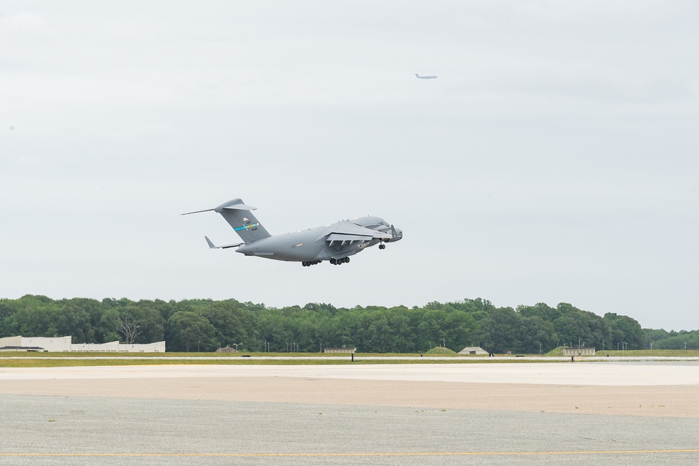 436th MXG commander receives C-17 final flight