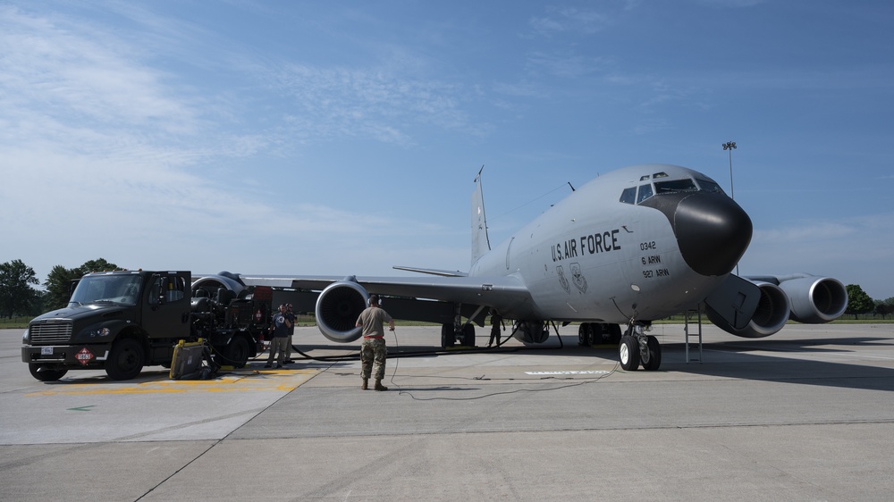 Mobility Guardian 21: Stratotanker conducts hot pit refueling