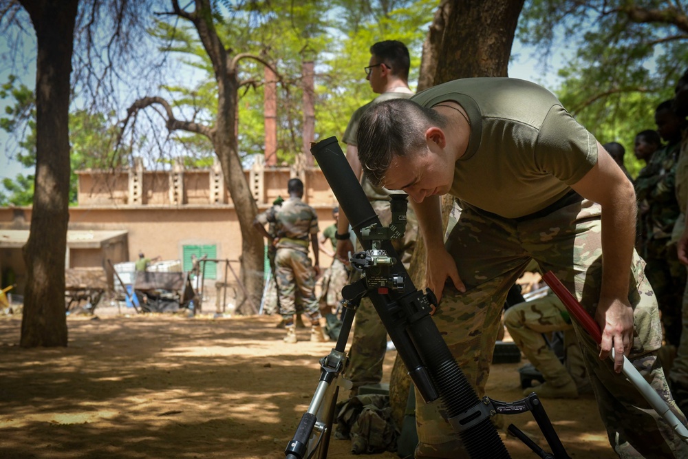 Taskforce Iron Gray Mortar Team Train Nigerien Soldiers
