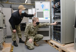 USS Boxer Sailors Train at NAVWAR