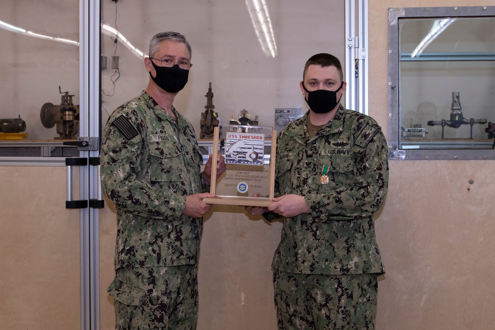 Trident Refit Facility Bangor Sailor Receives Award