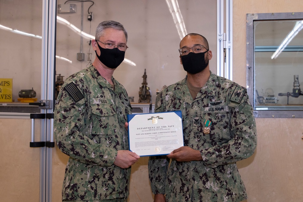 Trident Refit Facility Bangor Sailor Receives Award