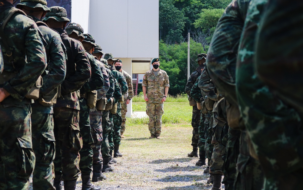 Green Berets with 1 SFG(A) advise Thai soldiers during Royal Thai Army Special Forces Basic Course