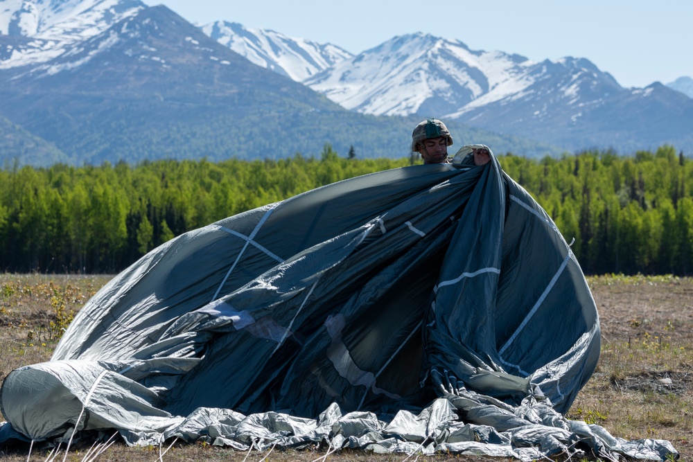 Airmen, Marines, Soldiers conduct joint airborne training at JBER