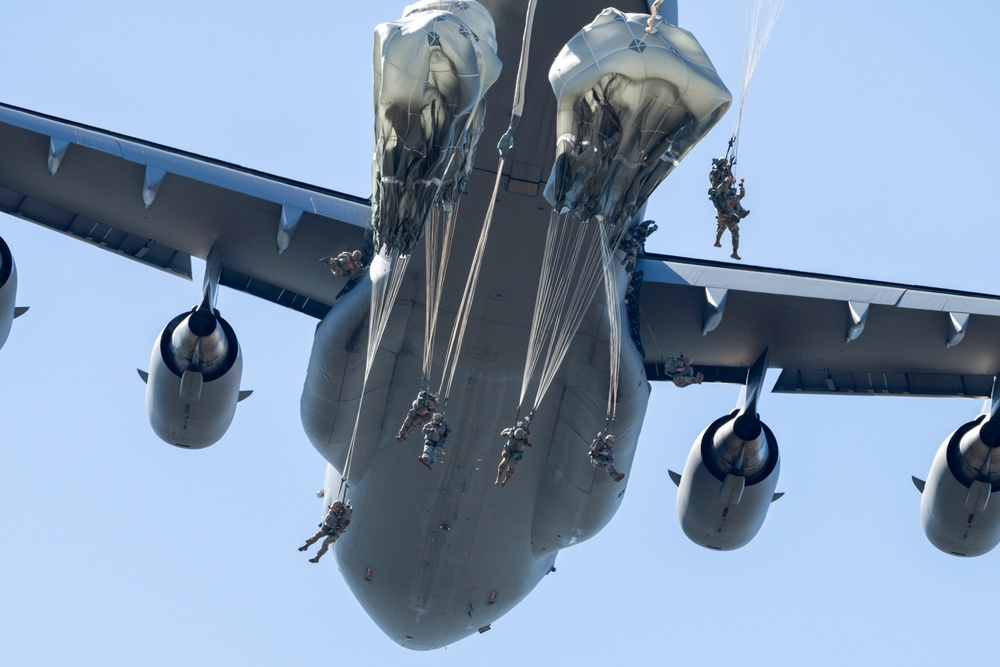 Airmen, Marines, Soldiers conduct joint airborne training at JBER