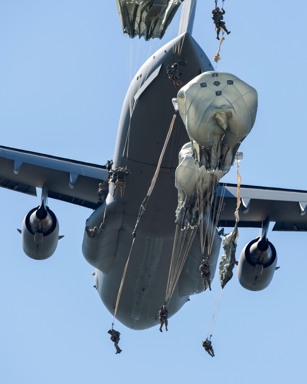 Airmen, Marines, Soldiers conduct joint airborne training at JBER