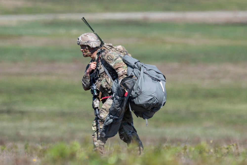 Airmen, Marines, Soldiers conduct joint airborne training at JBER