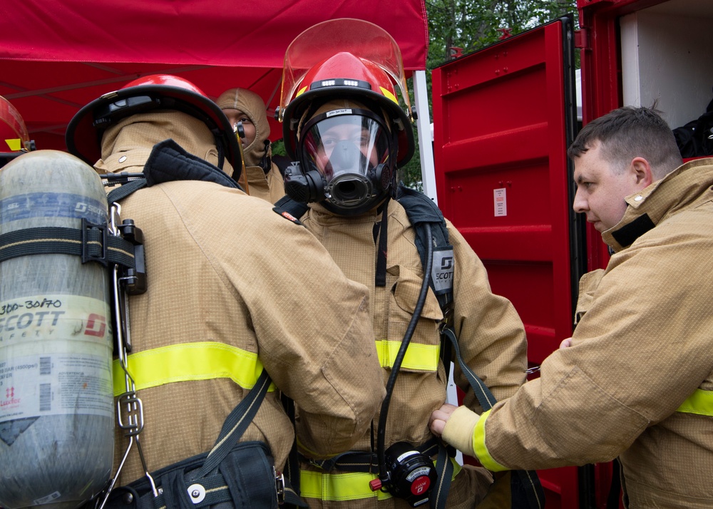 USS Jacksonville and Navy Region Northwest Fire and Emergency Services Conduct Firefighter Training