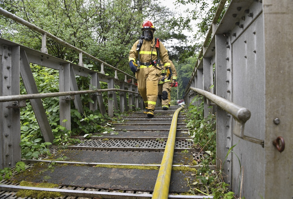 USS Jacksonville and Navy Region Northwest Fire and Emergency Services Conduct Firefighter Training