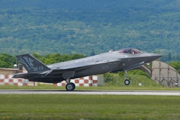 Italian F-35s train at Aviano, strengthening partnerships