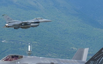 Italian F-35s train at Aviano, strengthening partnerships